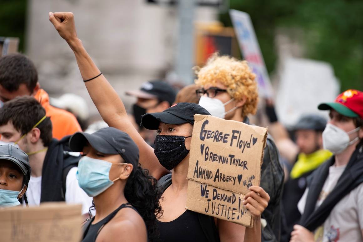 Demonstrasjoner mot rasisme i New York etter at politibrutalitet førte til at afroamerikanske George Floyd mistet livet. Foto: UN Photo/Evan Schneider.